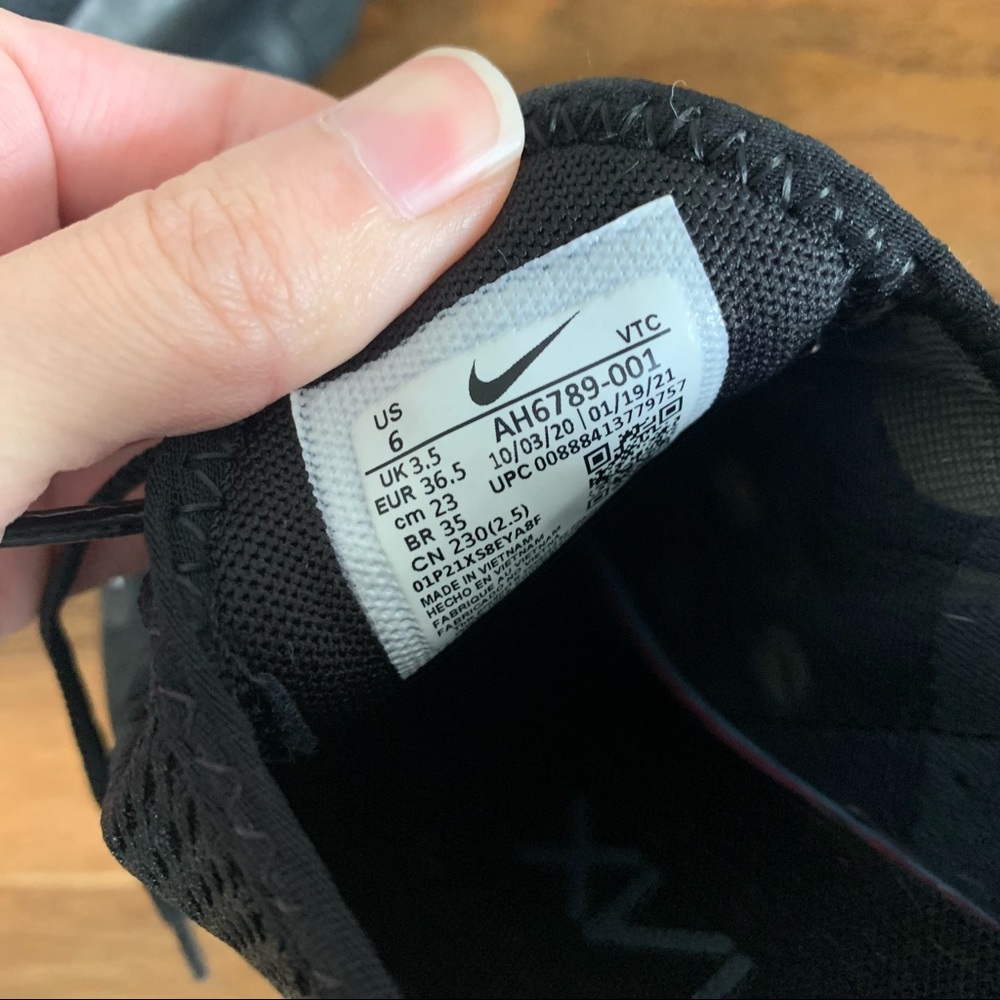 Nike Air Max 270 Black Sneaker - Picture 6 of 9